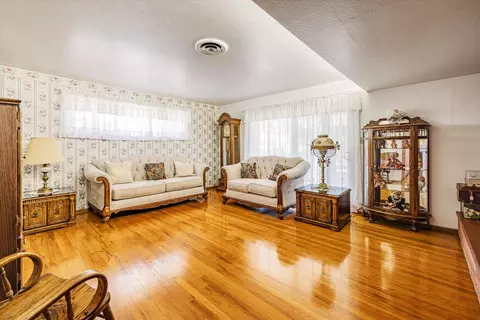 Living - 6336 Beech Ave, Orangevale, CA 95662 photo 2 of 3