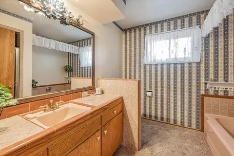 Bath - 6336 Beech Ave, Orangevale, CA 95662 photo 1 of 2