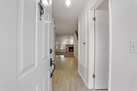 Entry Way - 291 Leveland Ln #B, Modesto, CA 95350 photo 1 of 4