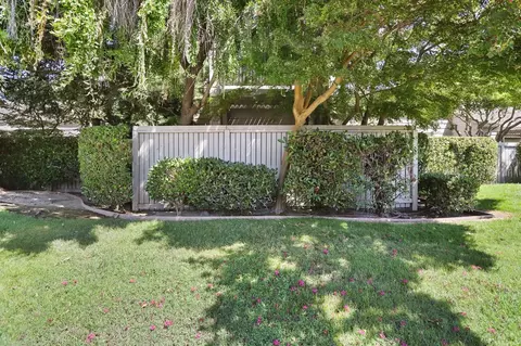 Exterior - 291 Leveland Ln #B, Modesto, CA 95350 photo 8 of 10