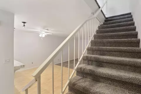 Entry Way - 291 Leveland Ln #B, Modesto, CA 95350 photo 2 of 4
