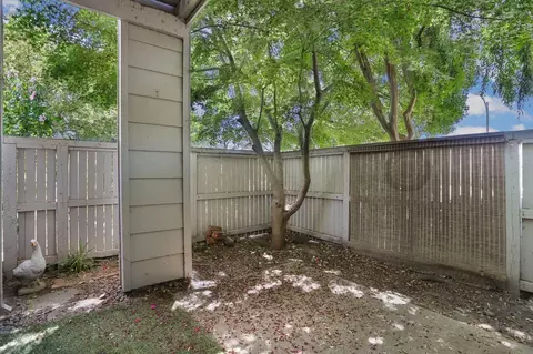 Exterior - 291 Leveland Ln #B, Modesto, CA 95350 photo 6 of 10
