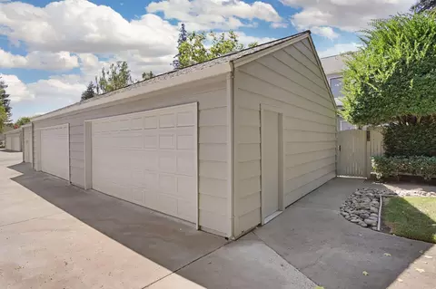 Exterior - 291 Leveland Ln #B, Modesto, CA 95350 photo 10 of 10