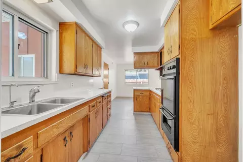 Kitchen - 2216 Gunn Rd, Carmichael, CA 95608 photo 4 of 4