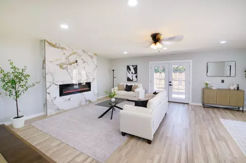 Living - 2013 Wildwood Dr, Modesto, CA 95350 photo 2 of 5