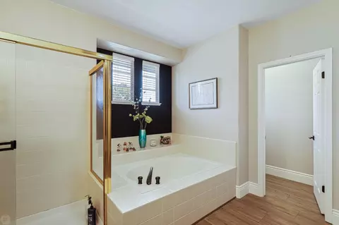 Bath - 559 Glenbriar Cir, Tracy, CA 95377 photo 4 of 4