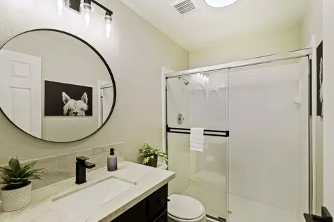 Bath - 559 Glenbriar Cir, Tracy, CA 95377 photo 1 of 4