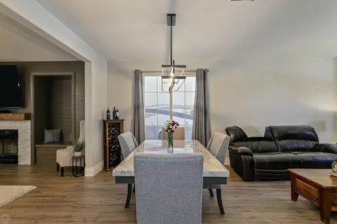 Dining - 559 Glenbriar Cir, Tracy, CA 95377 photo 4 of 7