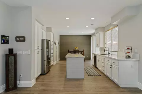 Kitchen - 559 Glenbriar Cir, Tracy, CA 95377 photo 4 of 5