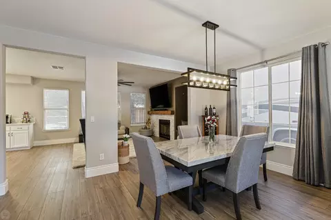 Dining - 559 Glenbriar Cir, Tracy, CA 95377 photo 2 of 7