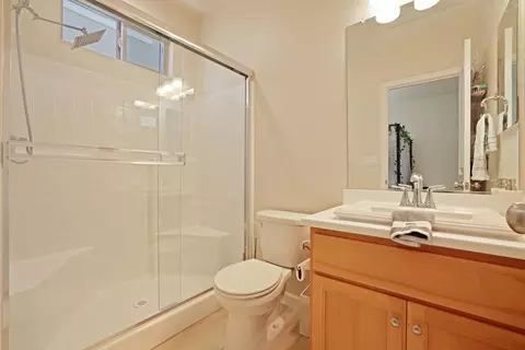 Bath - 1604 Endeavor Way, Modesto, CA 95356 photo 2 of 3