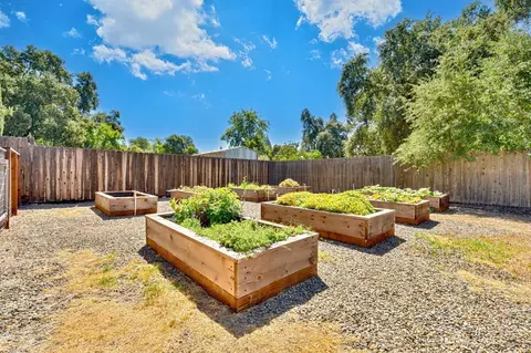 Exterior - 4520 Live Oak St, Carmichael, CA 95608 photo 13 of 21