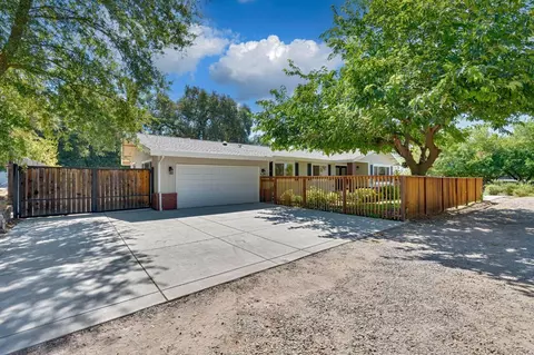 Exterior - 4520 Live Oak St, Carmichael, CA 95608 photo 2 of 21