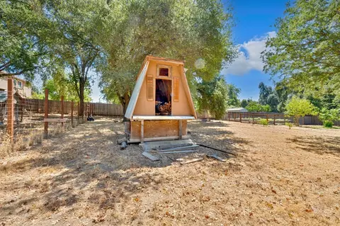 Exterior - 4520 Live Oak St, Carmichael, CA 95608 photo 11 of 21