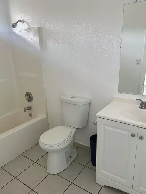 Bath - 849 W Lombardo Ave, Modesto, CA 95351 photo 6 of 10