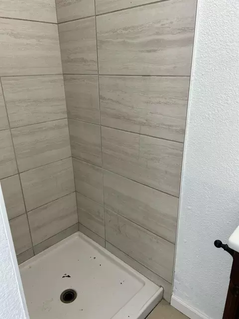 Bath - 849 W Lombardo Ave, Modesto, CA 95351 photo 10 of 10