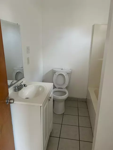 Bath - 849 W Lombardo Ave, Modesto, CA 95351 photo 2 of 10