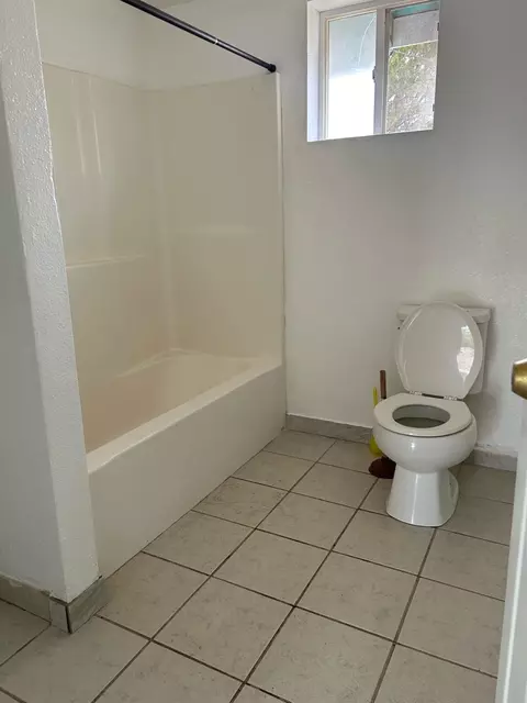 Bath - 849 W Lombardo Ave, Modesto, CA 95351 photo 5 of 10