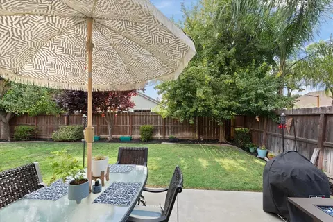 Exterior - 1725 Cocomo Pl, Manteca, CA 95337 photo 5 of 6