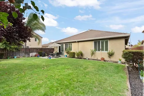 Exterior - 1725 Cocomo Pl, Manteca, CA 95337 photo 3 of 6