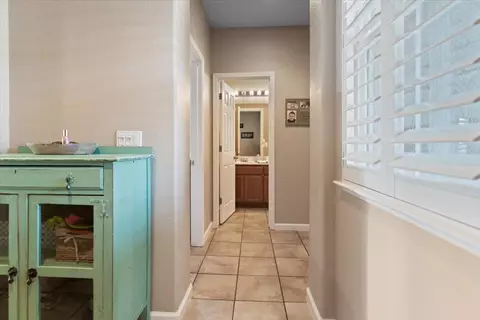 Entry Way - 1725 Cocomo Pl, Manteca, CA 95337 photo 3 of 10