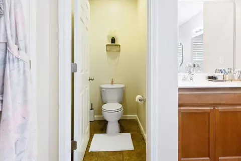 Entry Way - 1725 Cocomo Pl, Manteca, CA 95337 photo 9 of 10
