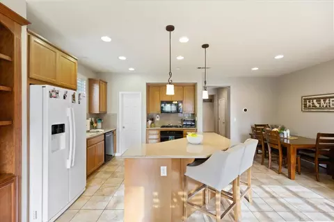 Kitchen - 1725 Cocomo Pl, Manteca, CA 95337 photo 4 of 5