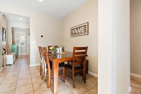 Entry Way - 1725 Cocomo Pl, Manteca, CA 95337 photo 7 of 10