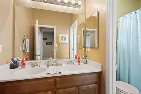 Bath - 1725 Cocomo Pl, Manteca, CA 95337 photo 1 of 4