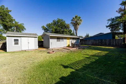 Exterior - 262 E 23rd St, Merced, CA 95340 photo 6 of 14
