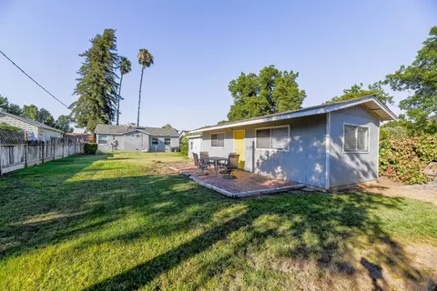 Exterior - 262 E 23rd St, Merced, CA 95340 photo 3 of 14