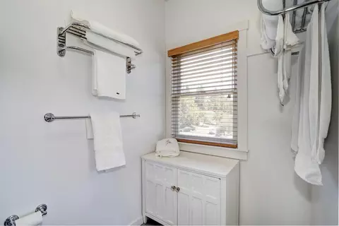 Bath - 2324 Shenandoah Pl, Davis, CA 95616 photo 6 of 8