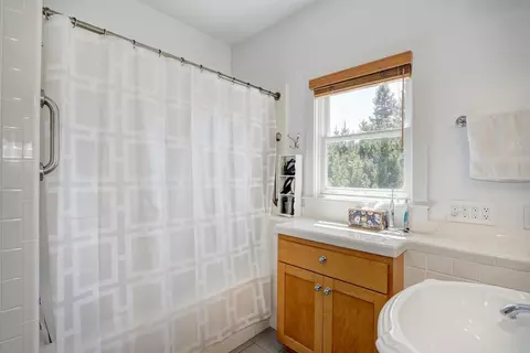 Bath - 2324 Shenandoah Pl, Davis, CA 95616 photo 5 of 8