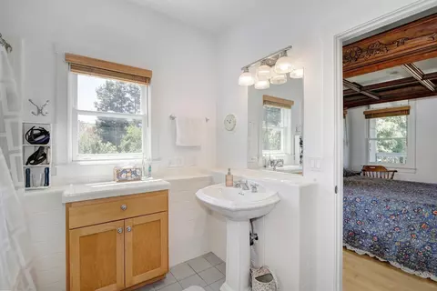 Bath - 2324 Shenandoah Pl, Davis, CA 95616 photo 4 of 8