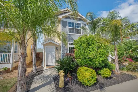 137 Hickory St, Roseville, CA 95678