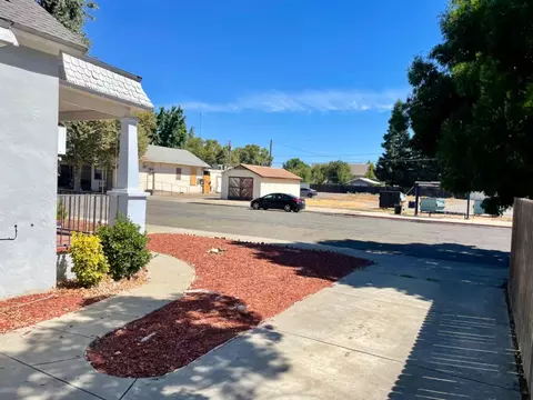 Exterior - 313 E St, Waterford, CA 95386 photo 12 of 13