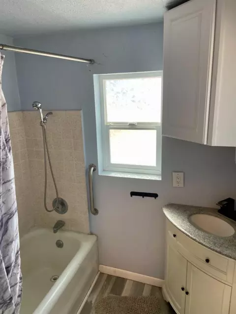 Bath - 313 E St, Waterford, CA 95386 photo 2 of 4