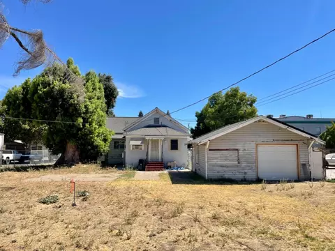 Exterior - 313 E St, Waterford, CA 95386 photo 7 of 13