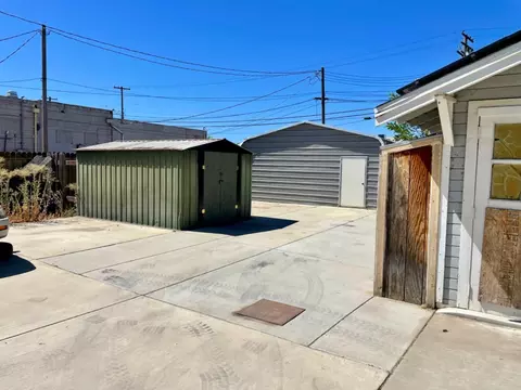 Exterior - 313 E St, Waterford, CA 95386 photo 5 of 13