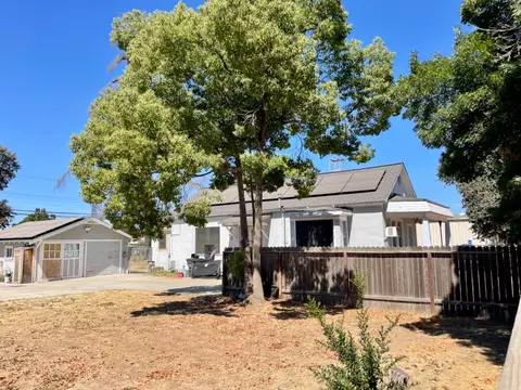 Exterior - 313 E St, Waterford, CA 95386 photo 10 of 13