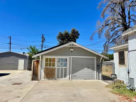 Exterior - 313 E St, Waterford, CA 95386 photo 4 of 13