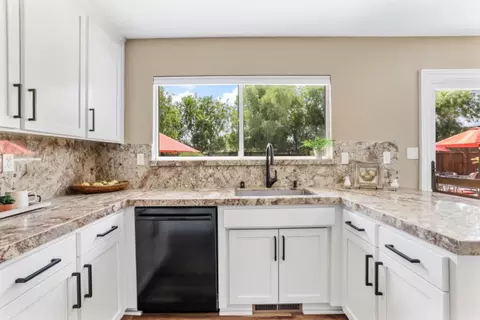Kitchen - 34776 Brichetto Ct, Tracy, CA 95377 photo 4 of 6