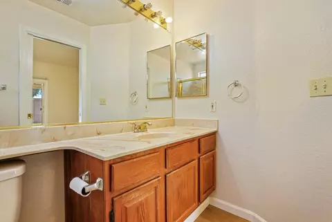 Bath - 2308 Quail Meadow Dr, Modesto, CA 95355 photo 2 of 3