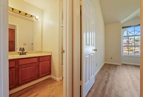 Entry Way - 2308 Quail Meadow Dr, Modesto, CA 95355 photo 7 of 8