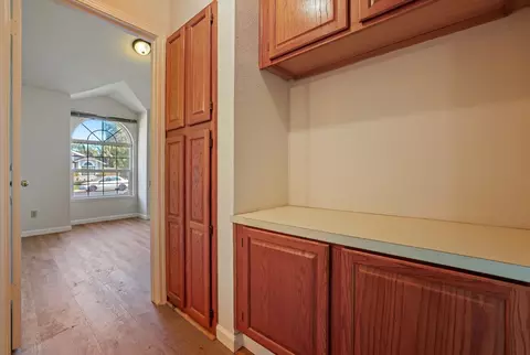 Entry Way - 2308 Quail Meadow Dr, Modesto, CA 95355 photo 6 of 8