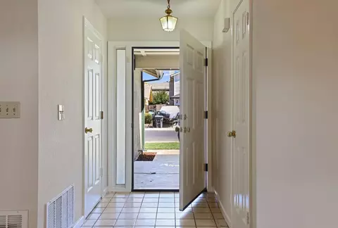 Entry Way - 2308 Quail Meadow Dr, Modesto, CA 95355 photo 2 of 8
