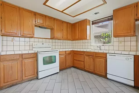Kitchen - 2308 Quail Meadow Dr, Modesto, CA 95355 photo 2 of 5