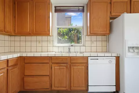 Kitchen - 2308 Quail Meadow Dr, Modesto, CA 95355 photo 3 of 5