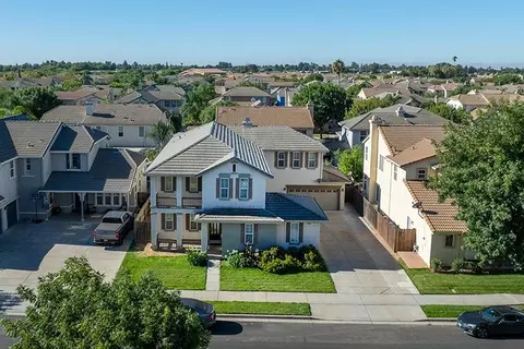 View/Area - 3668 Valley Oak Dr, Ceres, CA 95307 photo 2 of 7