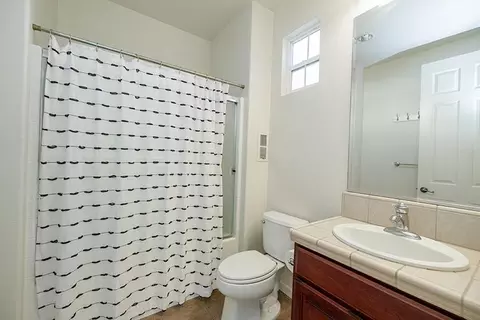 Bath - 3668 Valley Oak Dr, Ceres, CA 95307 photo 1 of 7